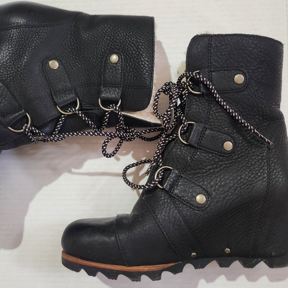 Sorel Black Leather Shearling-Lined Wedge Boots Size 9 - Picture 1 of 7